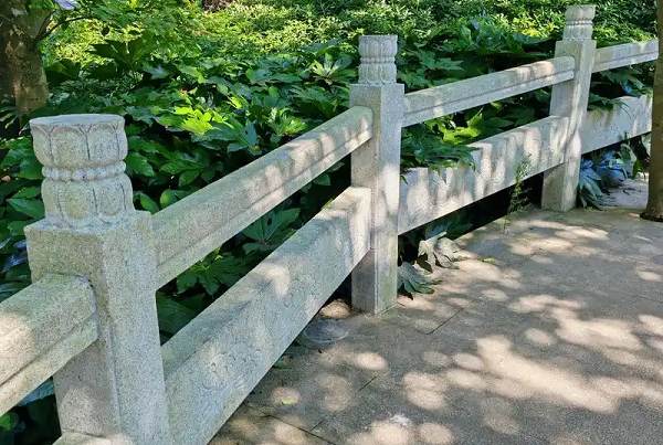 琼中黎族苗族自治县大连花岗岩栏杆和青石栏杆哪个好